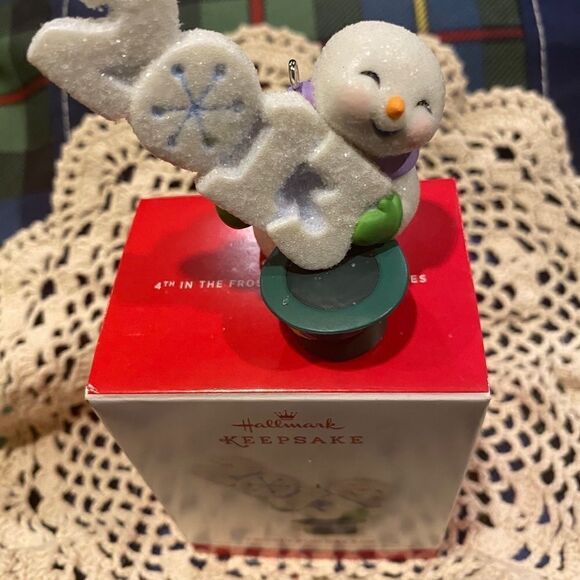 Hallmark Frosty Fun Decade 2013 4th in series - Picture 5 of 11